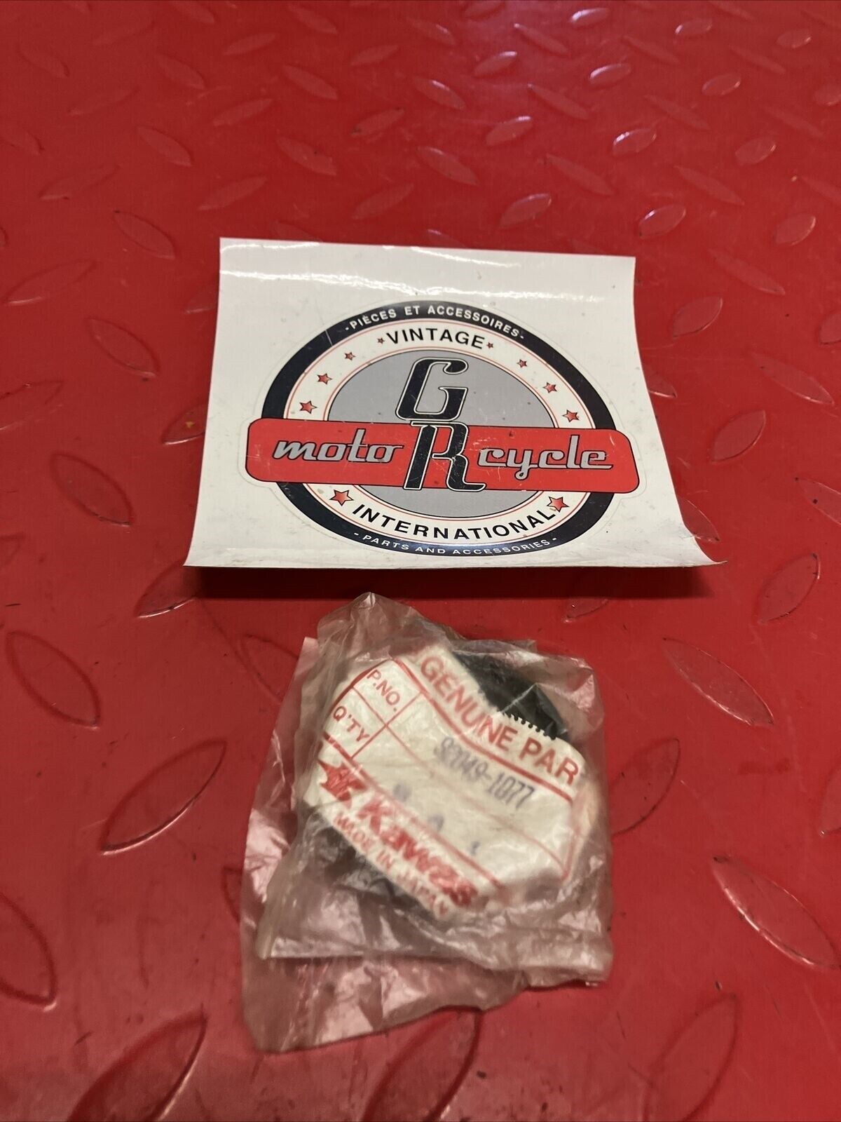 NOS KAWASAKI FRONT FORK OIL SEAL 92049-1077 K17