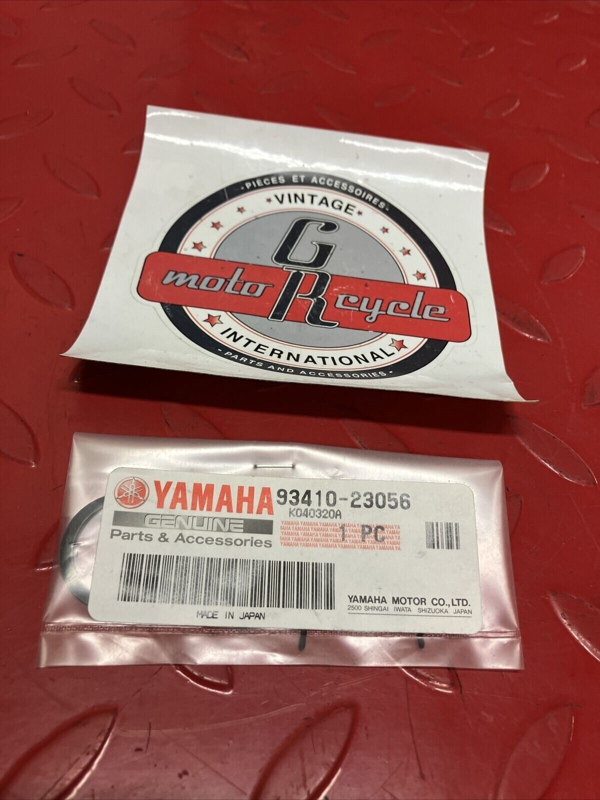 NOS YAMAHA CIRCLIP 93410-23056-00 Y62