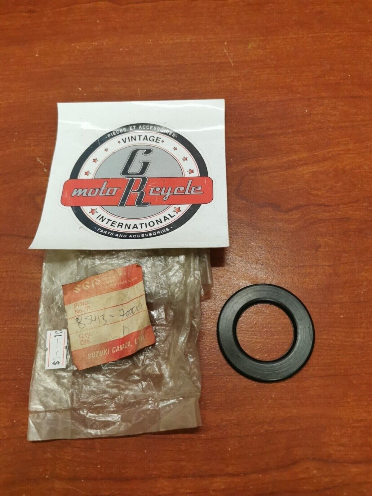 NOS Suzuki TC100 DS80 GT185 TS100 GS400 FUEL TANK CAP GUIDE 85413-70000 S17