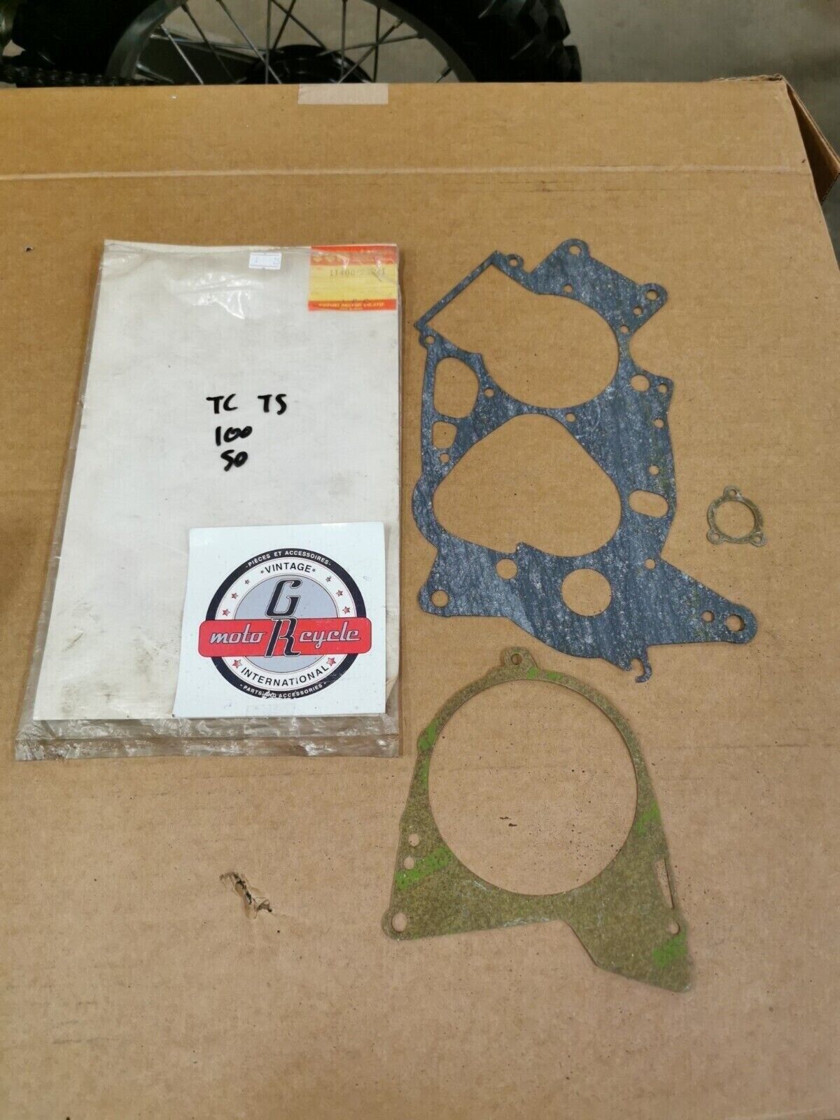 NOS SUZUKI TC100 TS100 GASKET KIT INCOMPLETE SET 11400-25841 J49