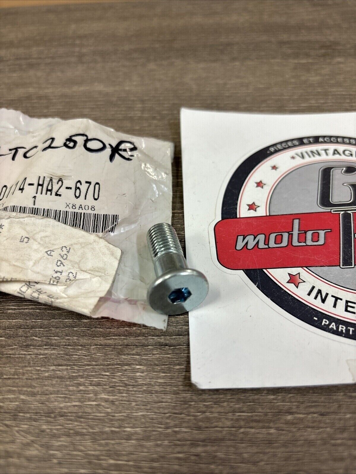 NOS Honda BOLT DRIVEN SPROCKET (10MM) 90114-HA2-670 SUB 90114-HM3-A60 H124