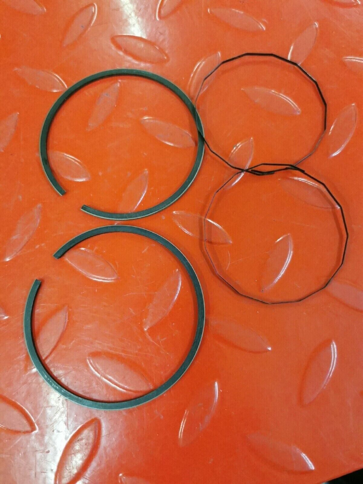 NOS YAMAHA DT1 1968 - 1970  PISTON RING SET STD  214-11601-02-00   Y51