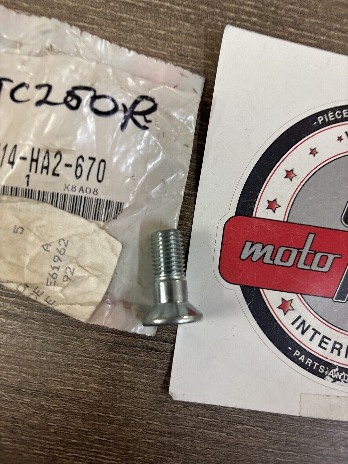 NOS Honda BOLT DRIVEN SPROCKET (10MM) 90114-HA2-670 SUB 90114-HM3-A60 H124