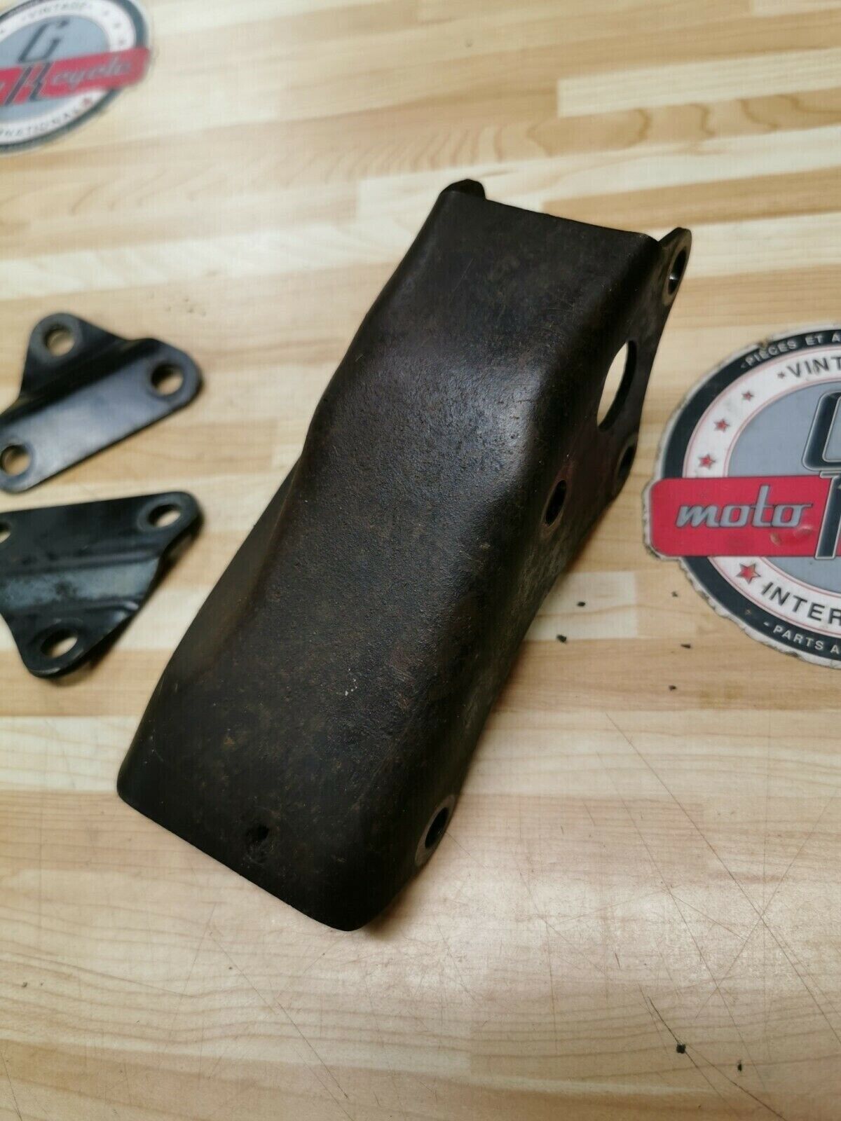 Suzuki DR100 1985 engine motor mounting mount plate hanger bracket 41991-05250