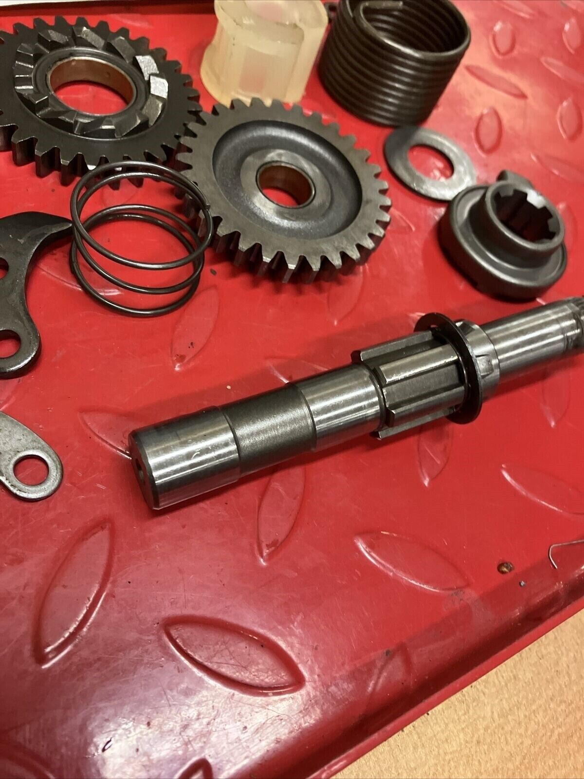 Suzuki DS100 1980 kickstarter kick starter spindle shaft gear assy