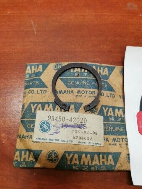 NOS Yamaha GP246F GP292F GS300 SM292F INNER CIRCLIP 93450-42020-00 Y127