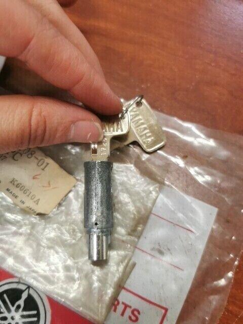 NOS Yamaha DT100 DT125 DT175 DT250 DT400 STEERING LOCK 341-23408-01-00 Y167