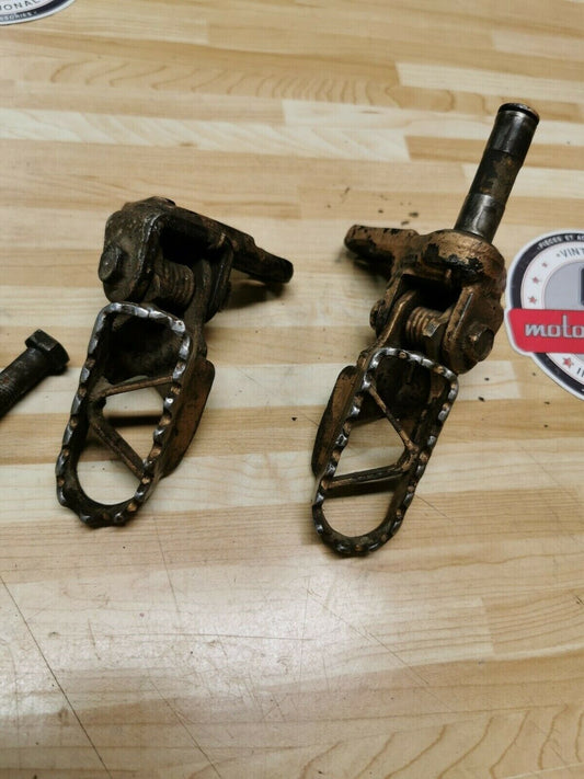 Yamaha IT250 1982 footpeg footrest foot peg rest step bracket 1981 IT465