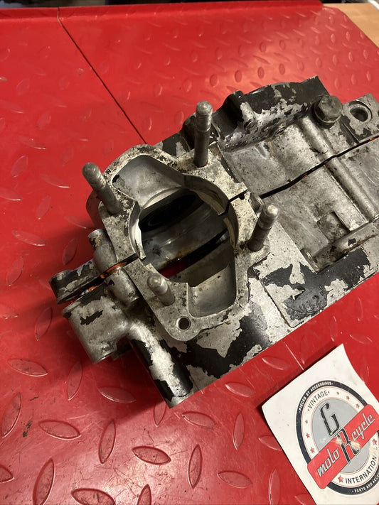 Suzuki RV125 1973 crankcase set left right crank case