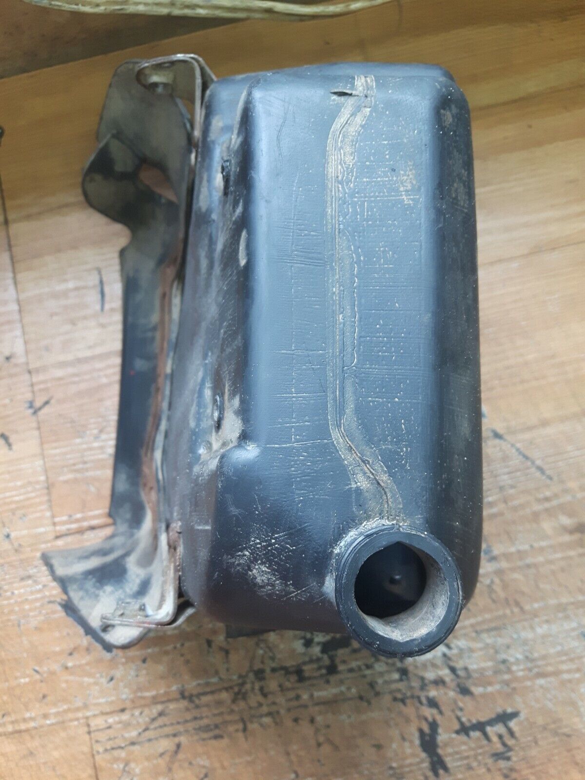 Honda CR125R 1982 Airbox air box cleaner filter housing