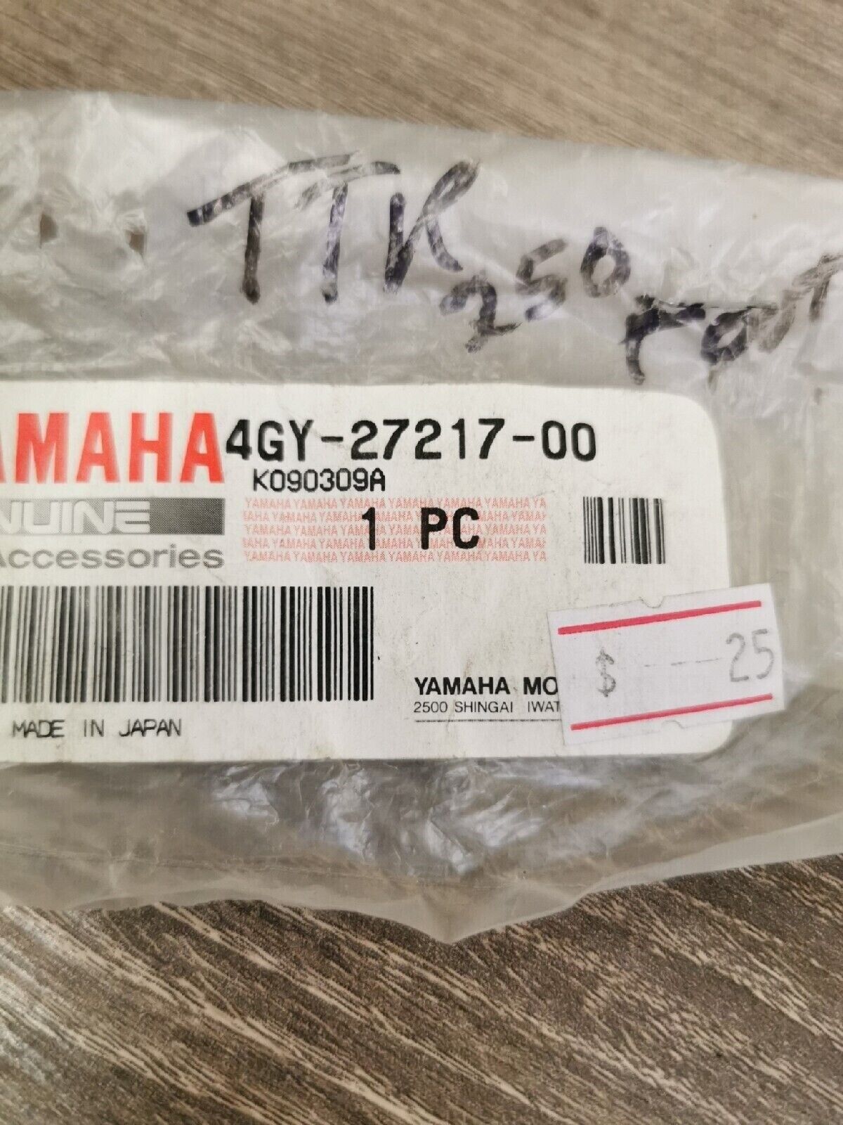 NEW NOS YAMAHA TTR250 1999 - 2006 BOLT 4GY-27217-10-00 Y51