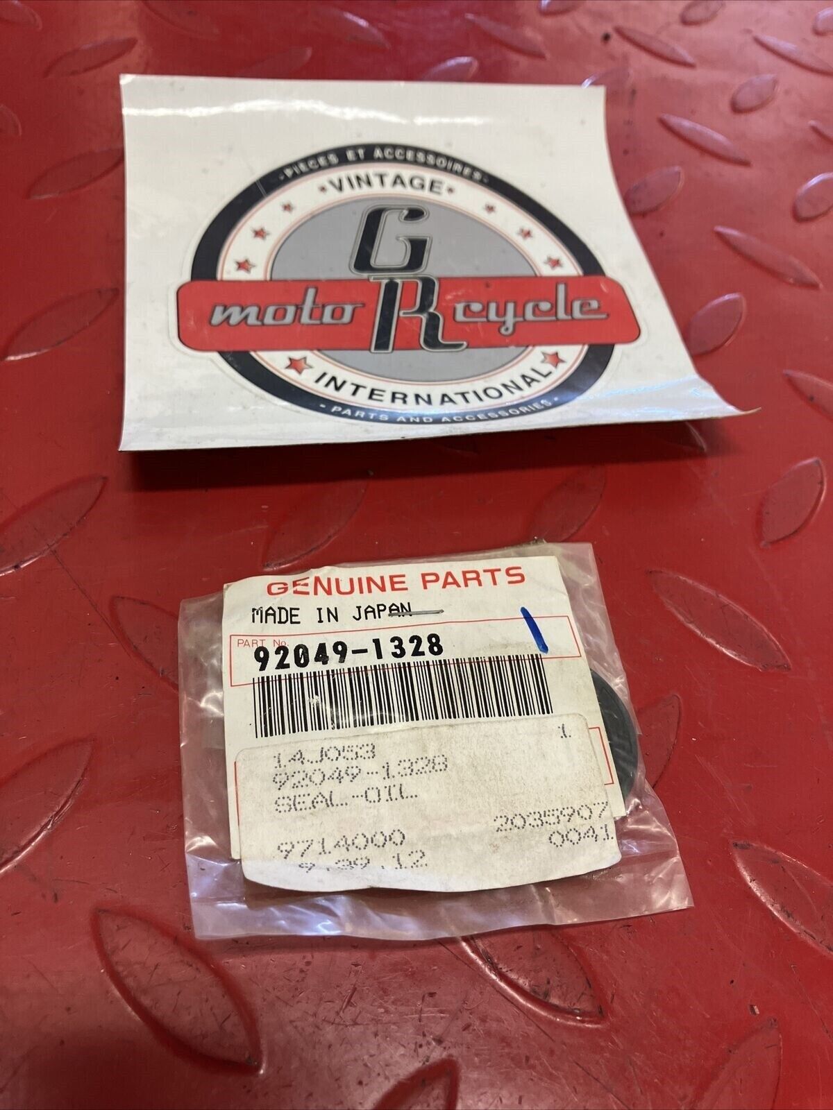 NOS KAWASAKI OIL SEAL 92049-1328 K11