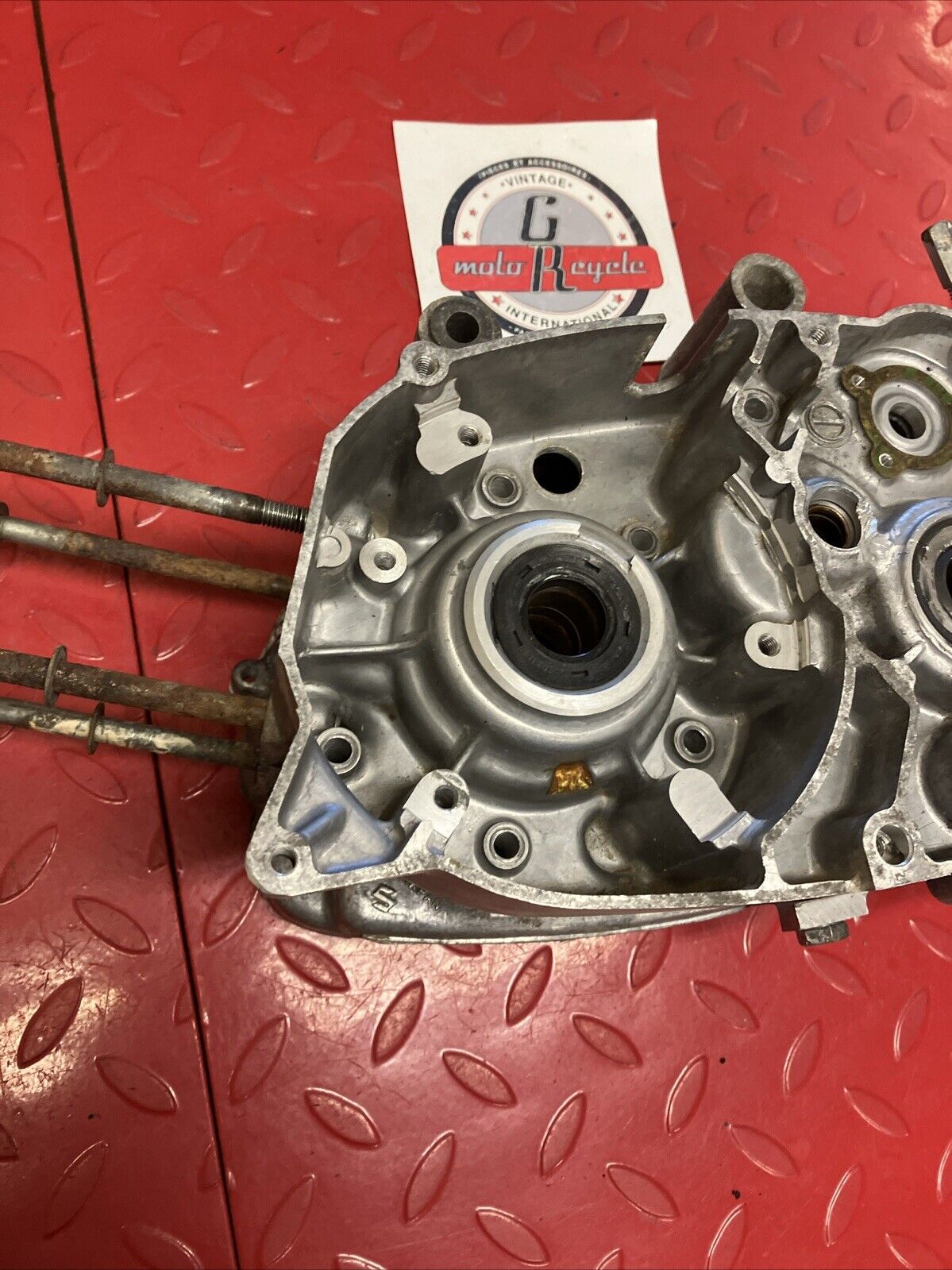 Suzuki RV90 1975 crankcase set left right