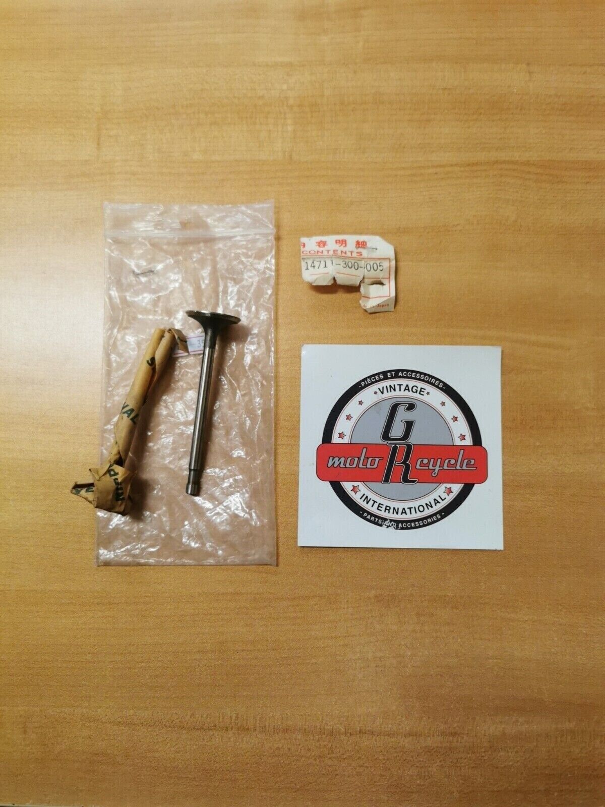 NOS HONDA CB750 VALVE IN (MITSUBISHI) 14711-300-005 (#1) H20