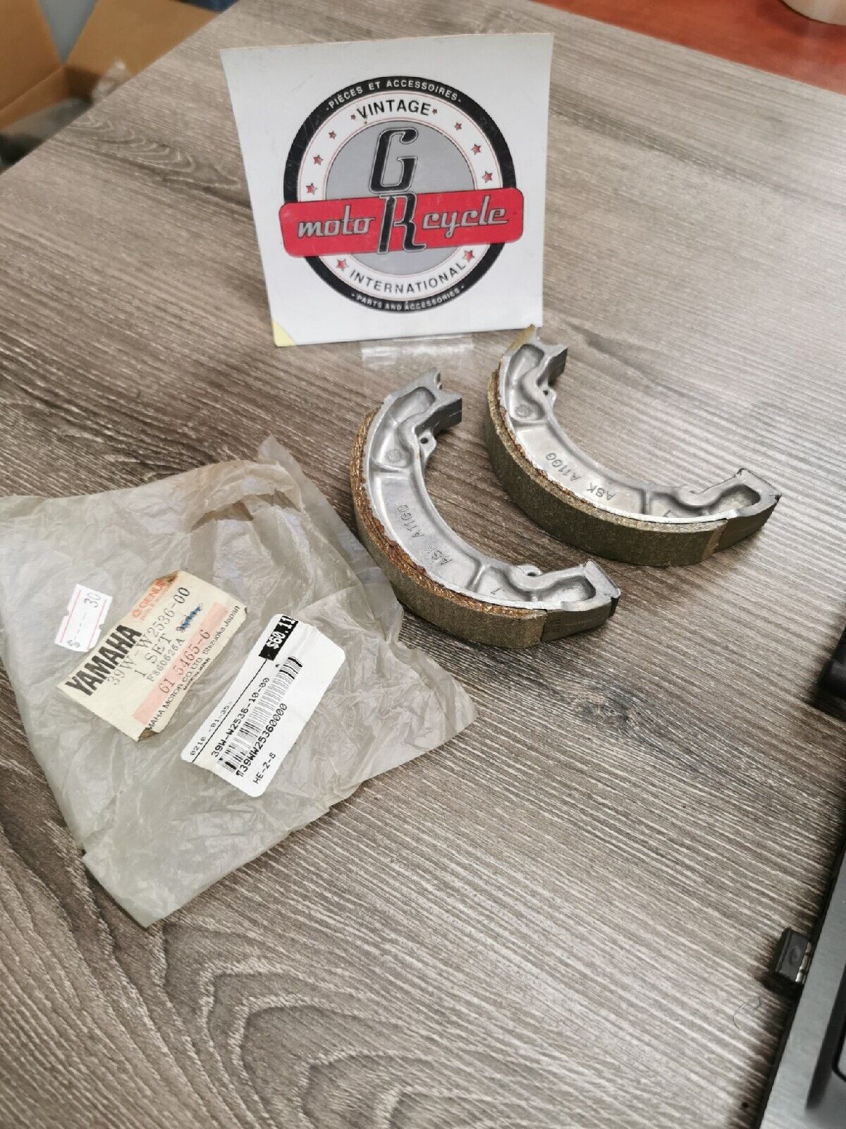 NOS YAMAHA BRAKE KIT 39W-W2536-10-00 Superseded by 39W-W253E-10-00  Y54