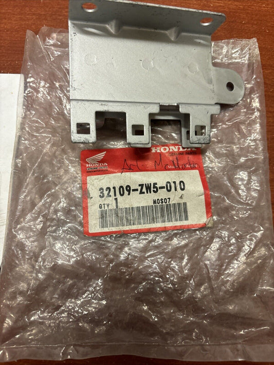 NOS Honda BF115 BF130 CONNECTOR BRACKET 32109-ZW5-010 H185