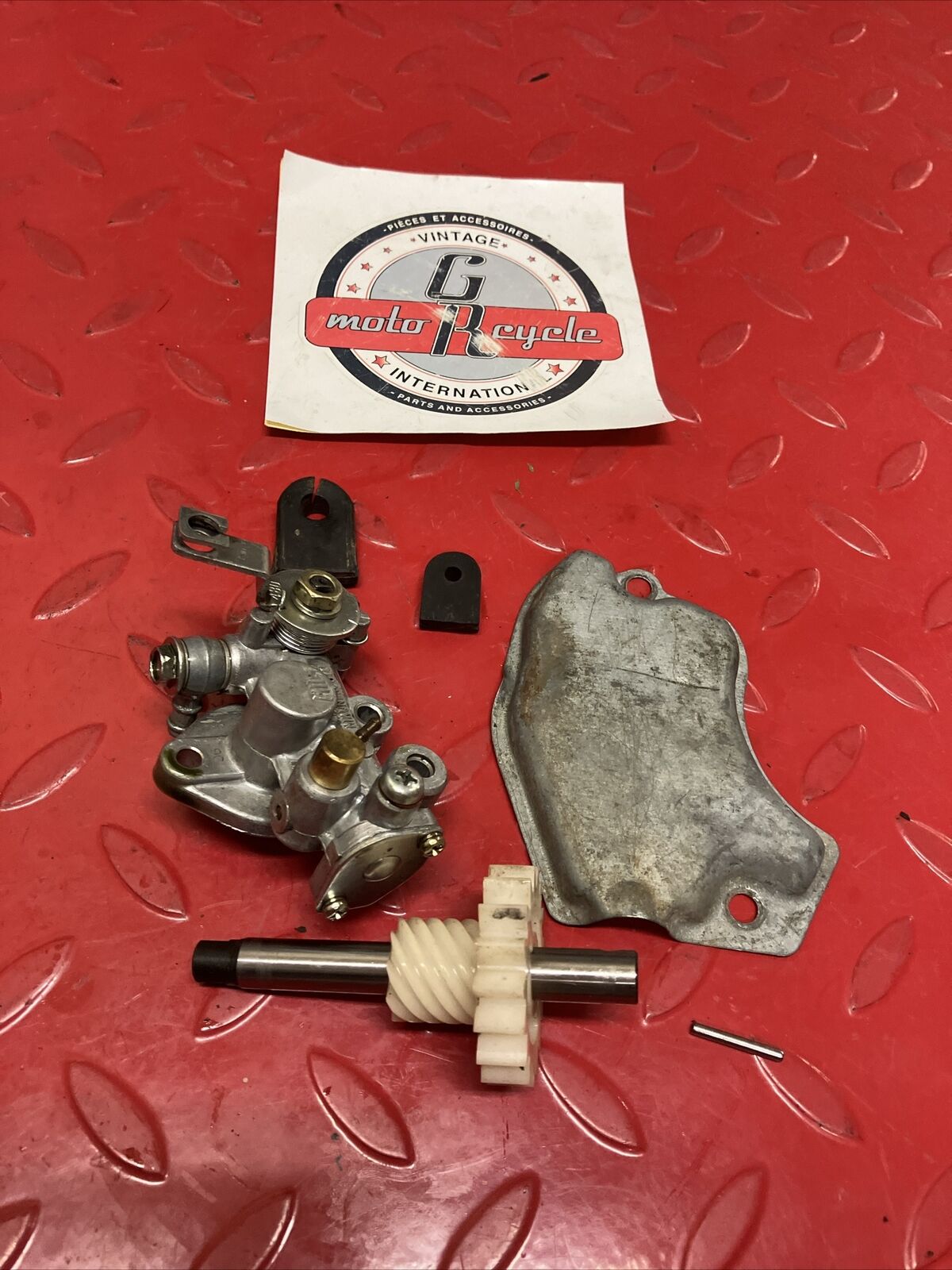 Suzuki DS100 1980 oil pump assembly gear cover shaft