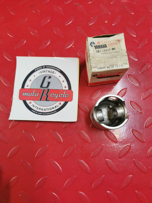 NOS YAMAHA YZ80 Piston 4th OS 3R1-11638-00-00 Y33