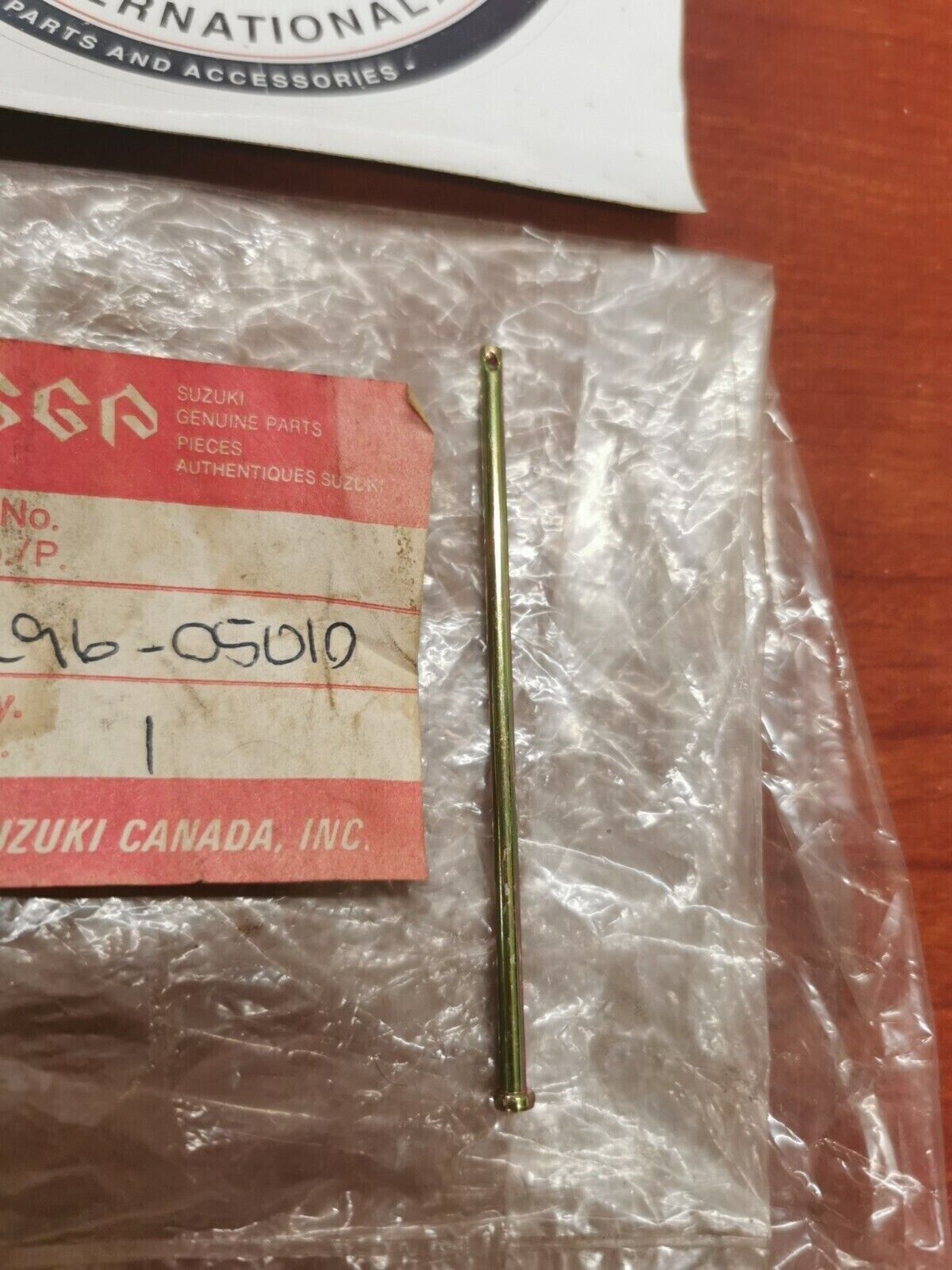 NOS Suzuki ROD THROTTLE VALVE STOP 13296-05010 S19