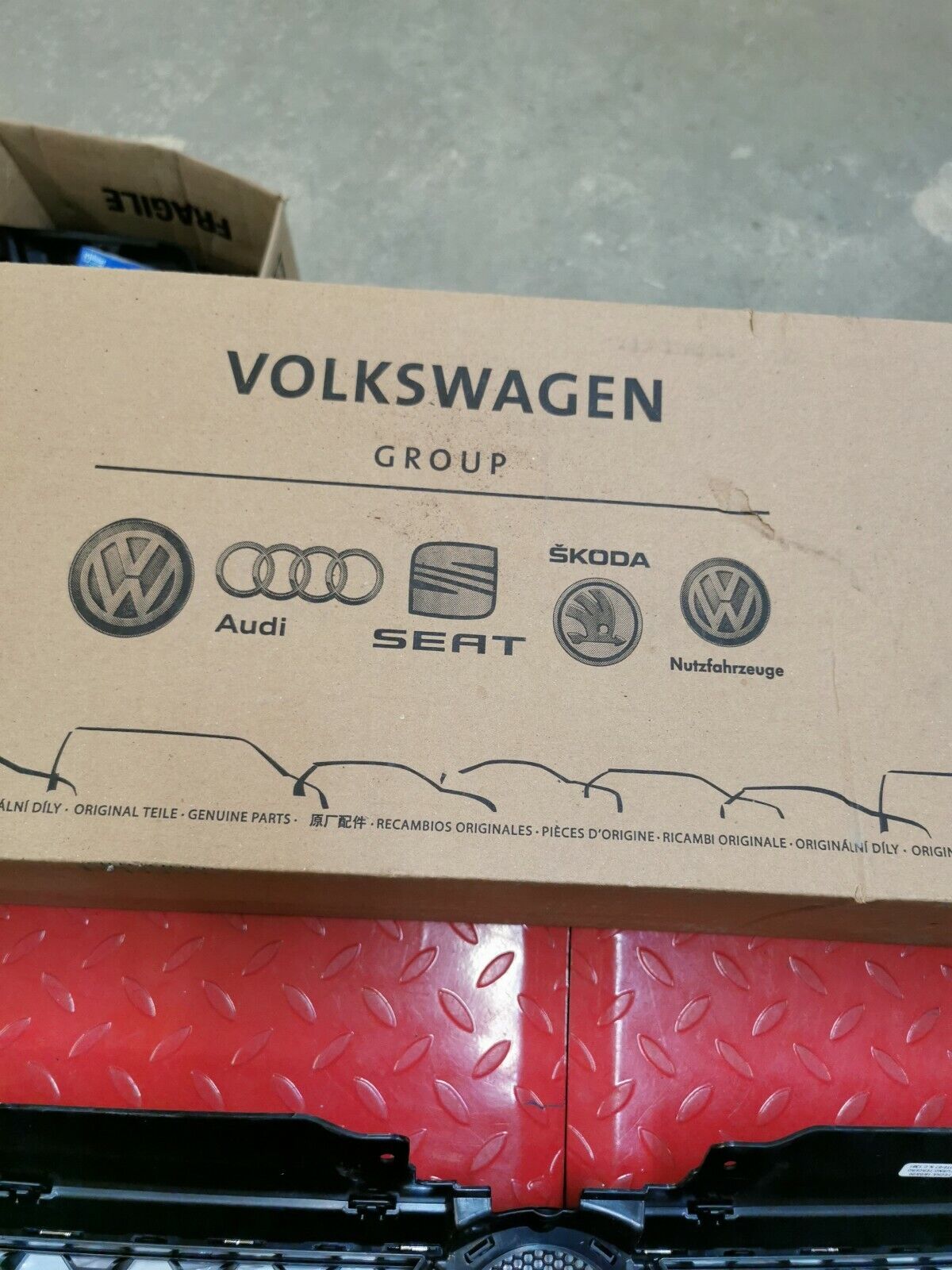 OEM Volkswagen Jetta GLI Front grille MK6 2011 - 2014 5c6 853 653 a 5c6853653a