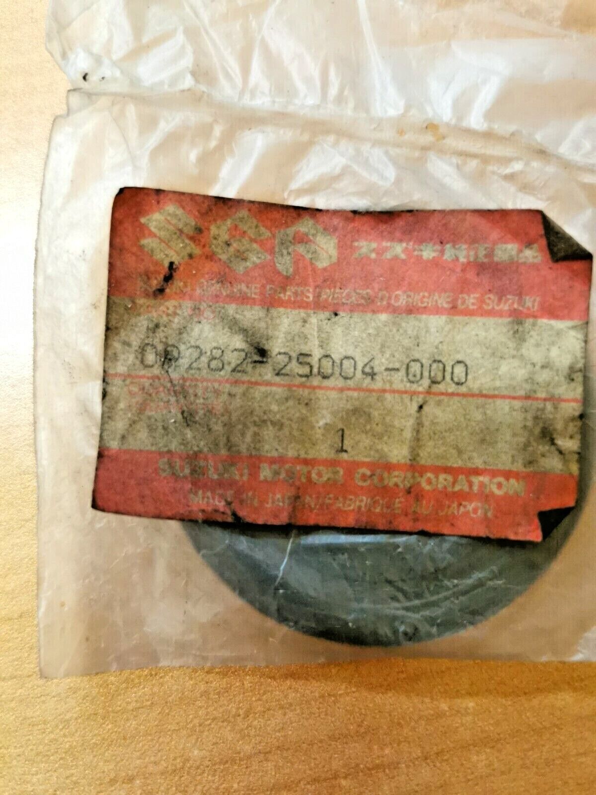 NEW NOS SUZUKI LT250R LT250RL 1985 - 1992 Oil Seal 09282-25004 S6