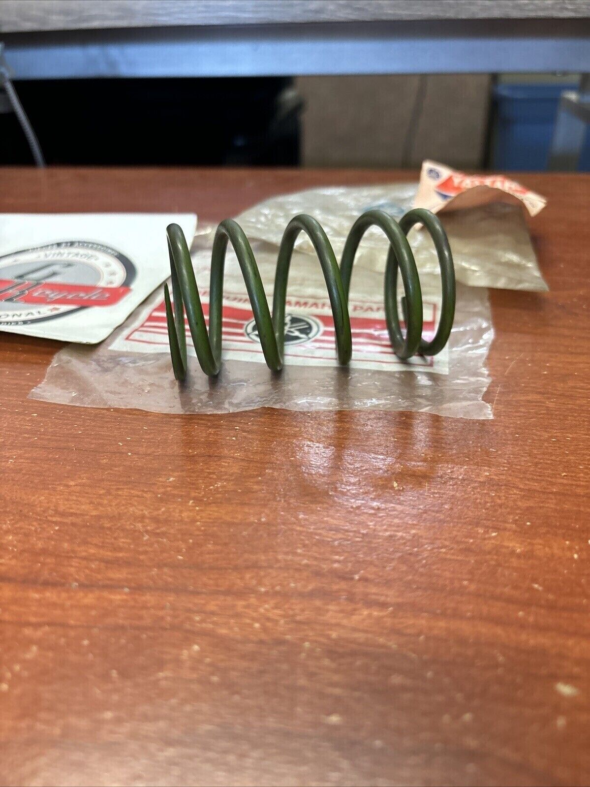 NOS Yamaha 1974 GP246 COMPRESSION SPRING 90501-45224-00 Y178