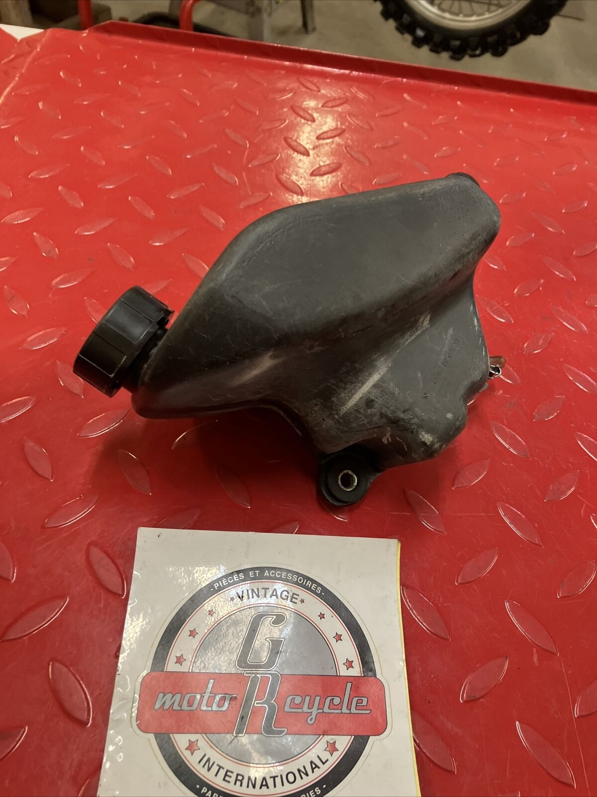 Suzuki RV90 1976 oil tank reservoir