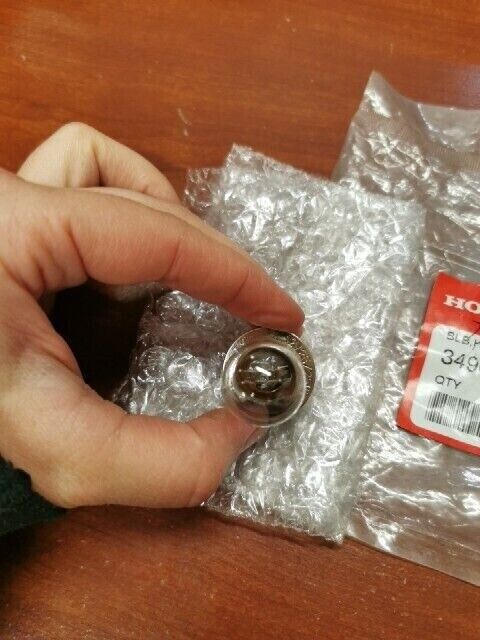 NOS Honda TRX200 TRX250 TRX300 TRX400 TRX450 HEAD LIGHT BULB 34901-706-000 H104