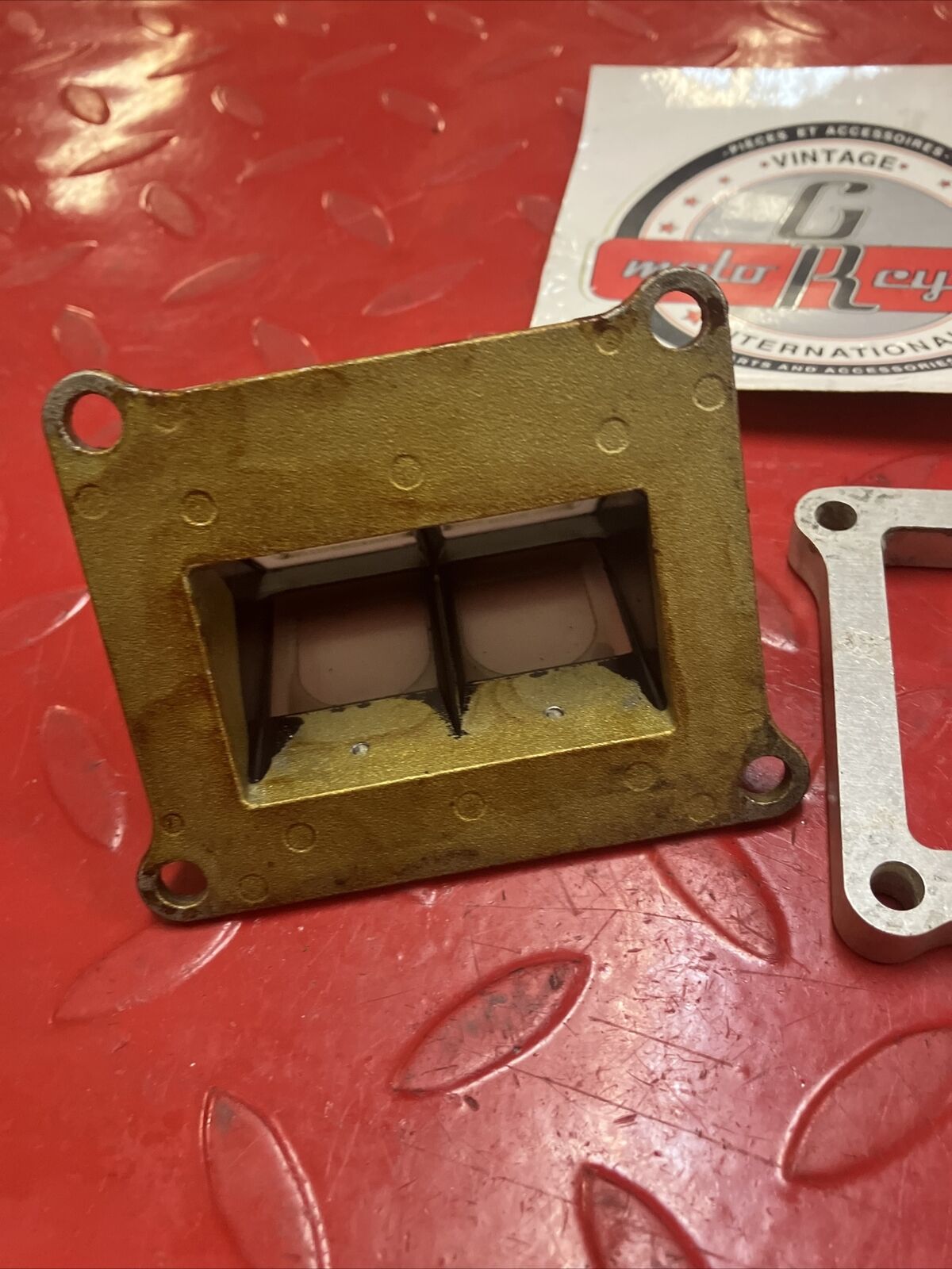 Suzuki RM125 1999 reed valve cage block WITH SPACER