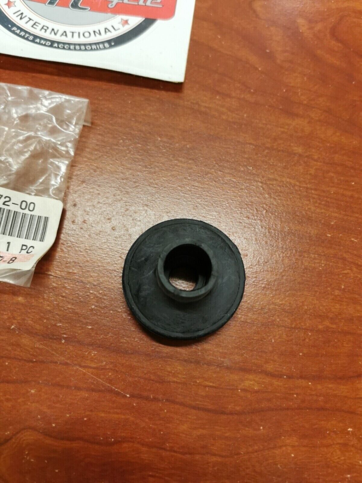NEW NOS Yamaha VK540 BR250 ET410 CS340 SPARK PLUG CAP SEAL 8G5-82372-00-00 Y99