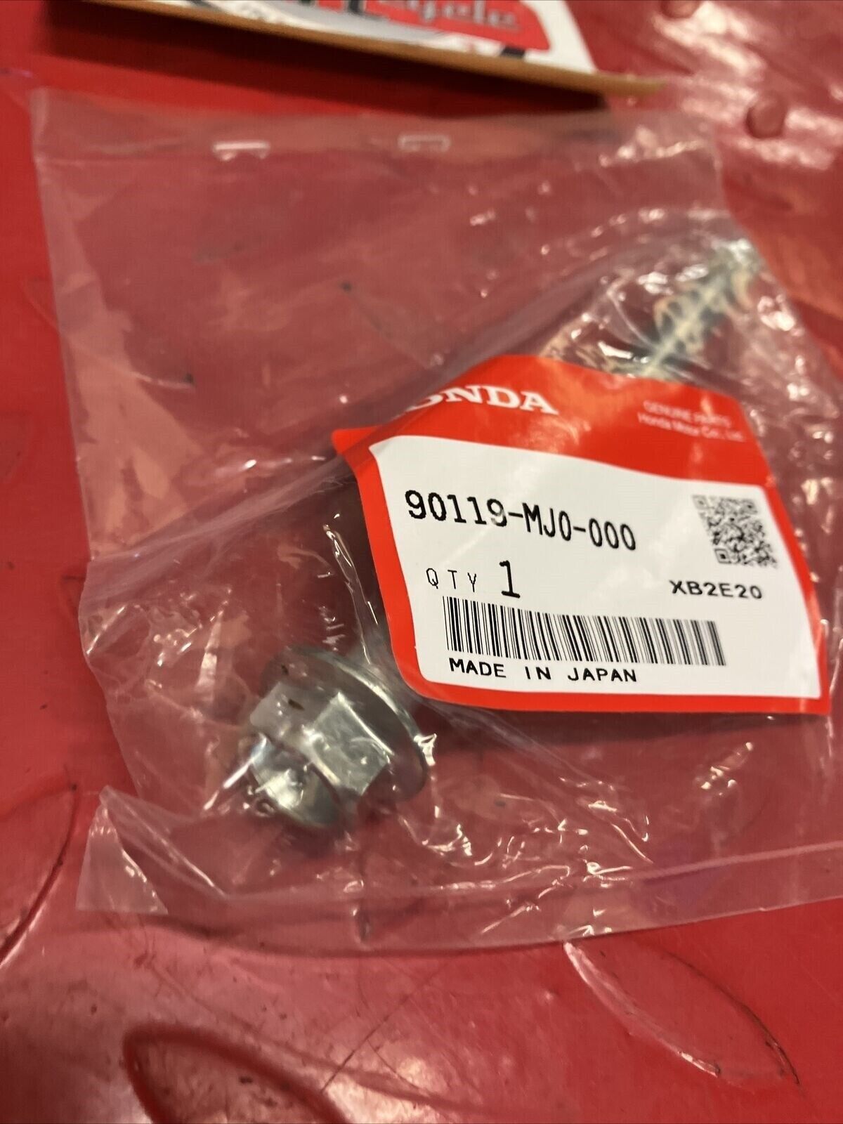 NEW Honda CR250R CR500R ENGINE MOUNTING BOLT FLANGE 10X130 90119-MJ0-000 H99