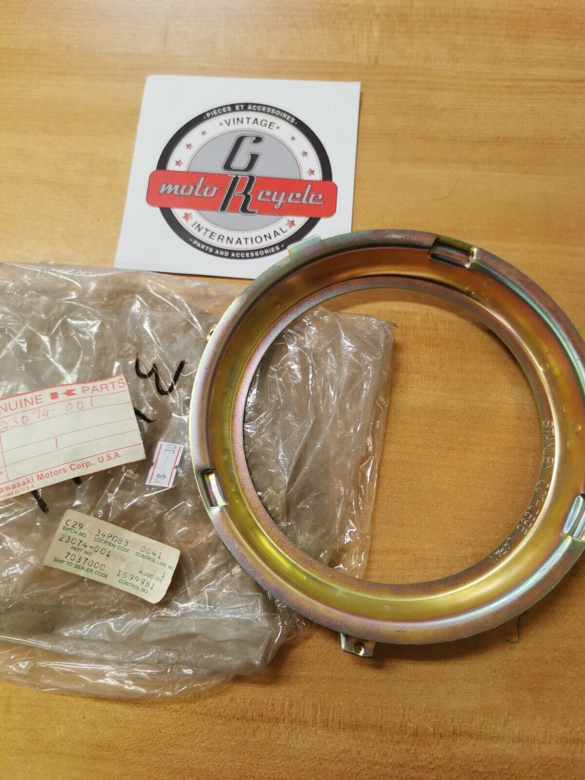 Nos Kawasaki KZ1000 KZ 750 KZ 650 1976 - 1982 RING HEAD LAMP MOUNT 23074-001 K3