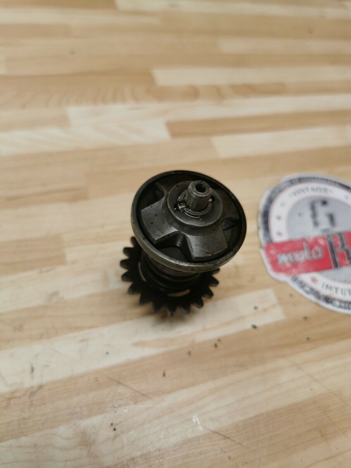 Yamaha YZ125 1985 power exhaust valve governor shaft gear 5X4-11921-02-00