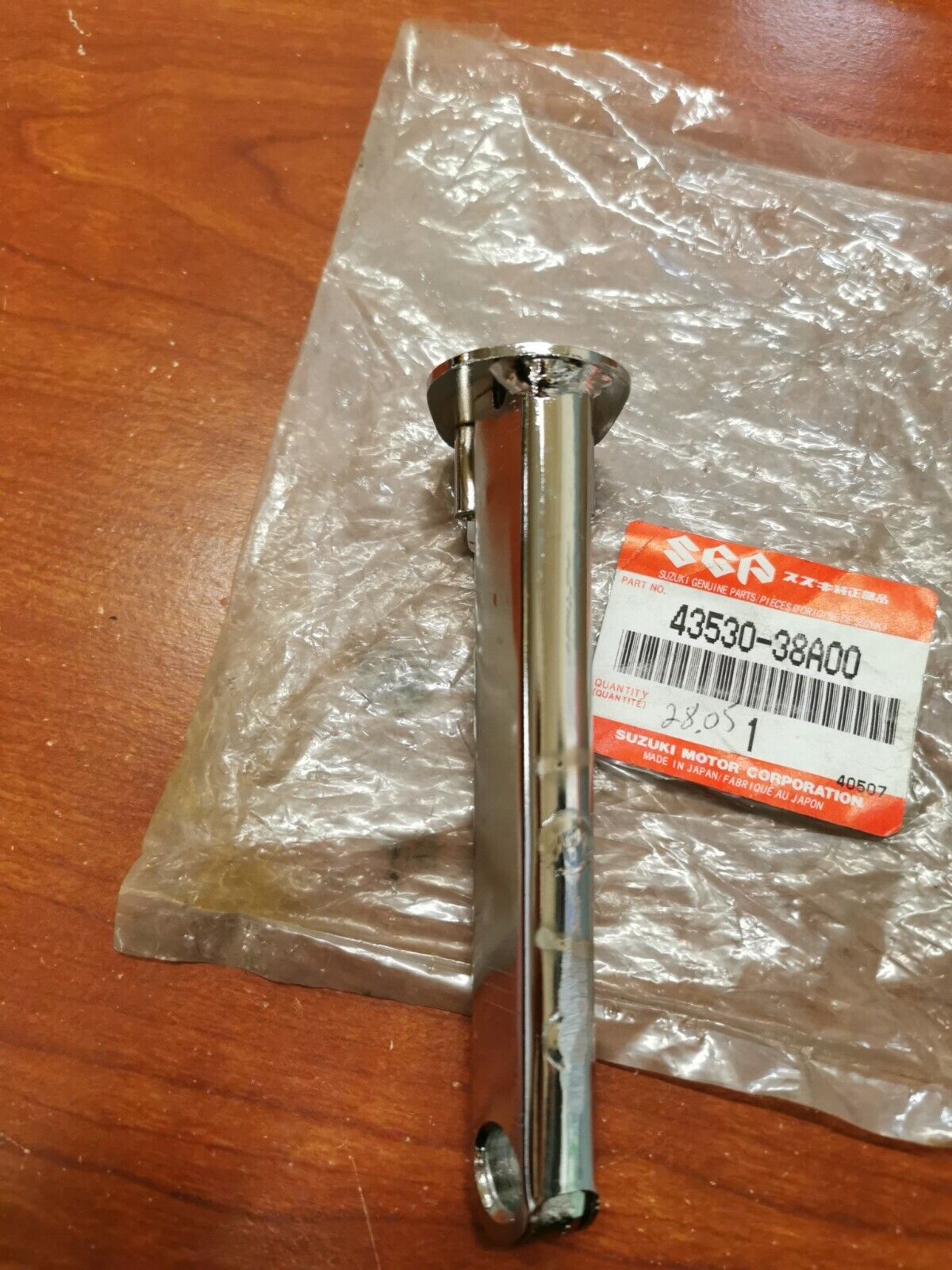 NOS SUZUKI VS750GL/F/P/EP/EF FRONT RIGHT FOOTREST BAR STAND PEG 43530-38A00 S30