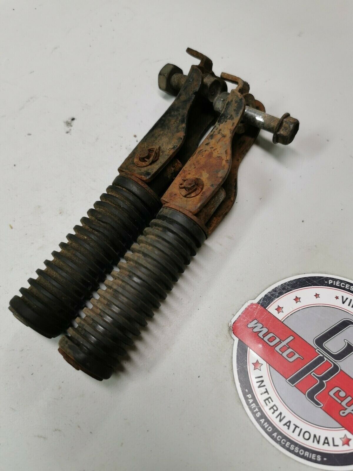 Honda CB750F 1978 rear right left footpeg footrest peg pillio step 50715-405-000