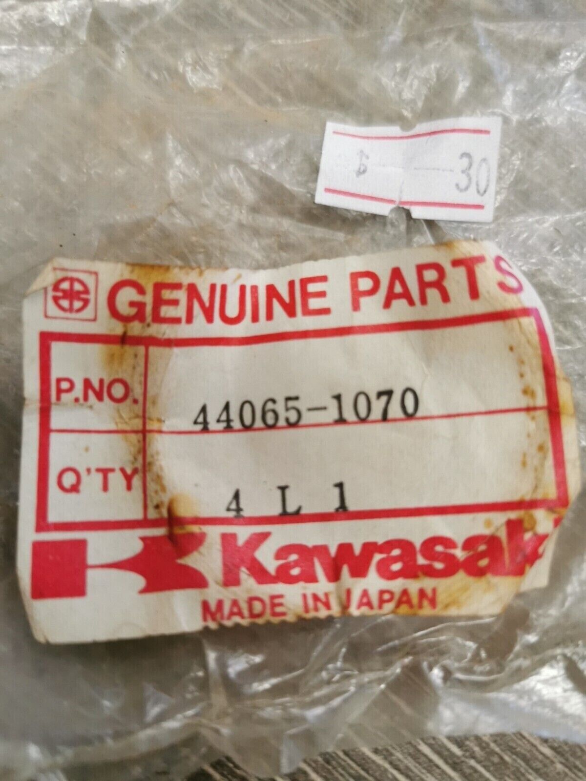 NOS KAWASAKI VN750 1985 - 2005 FORK BUSHING 44065-1070 K30