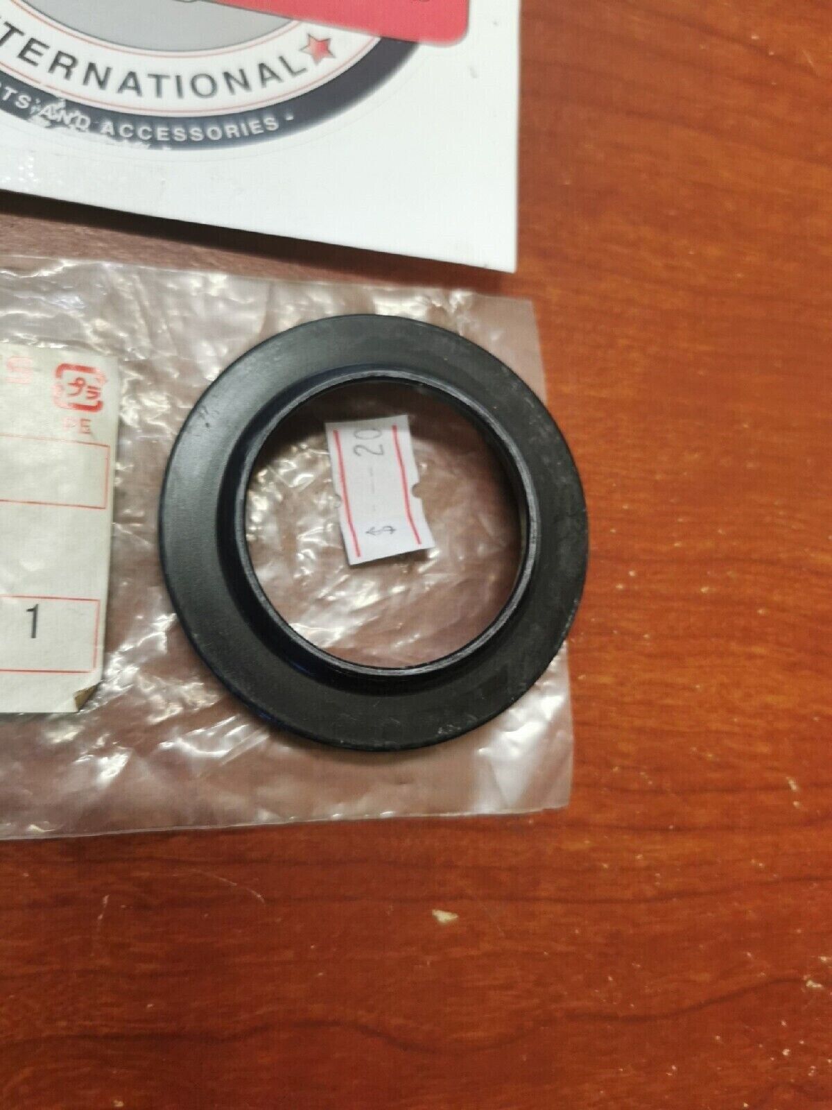NOS Kawasaki VN750 ZL900 ZL1000 FORK SEAL 92093-1197 K27