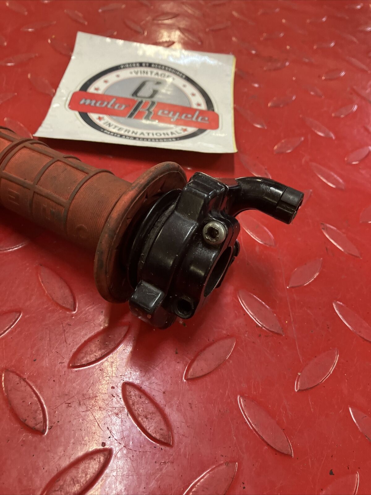 Suzuki RM125 1985 twist throttle housing case 1984