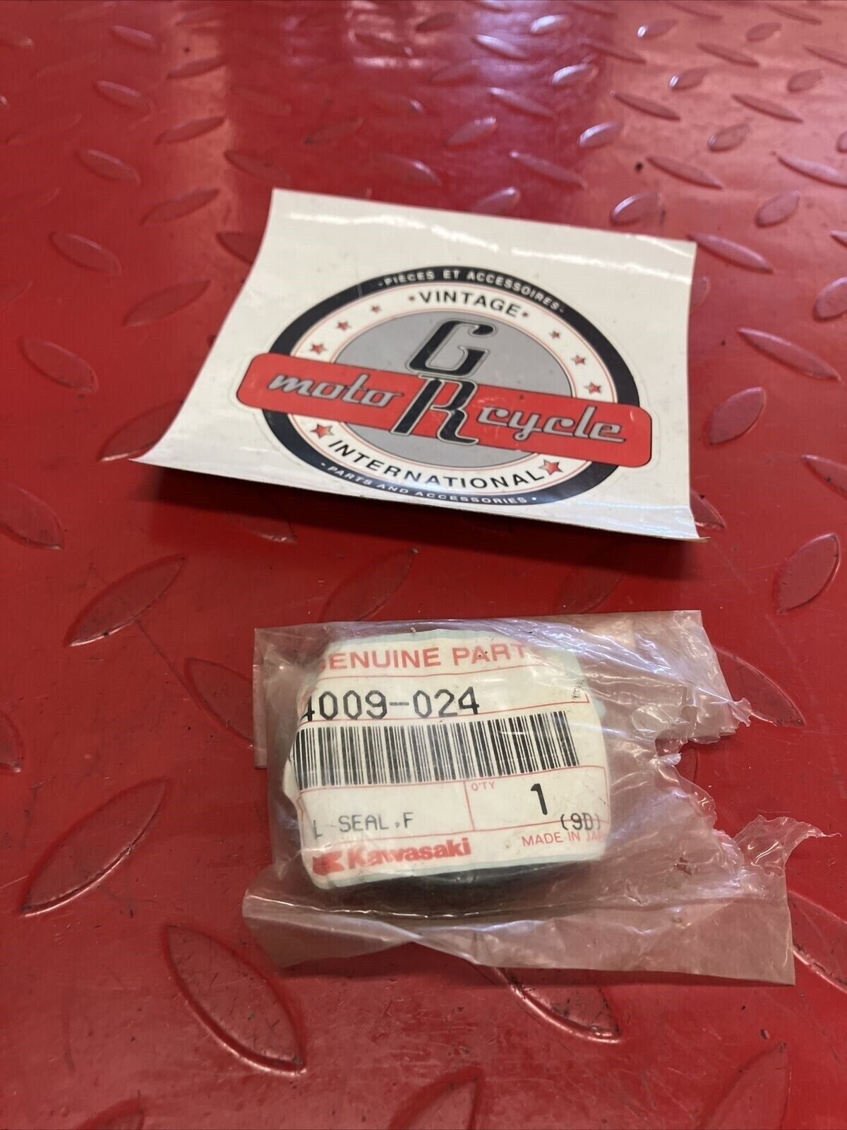 NOS KAWASAKI FRONT FORK OIL SEAL 44009-024 K11