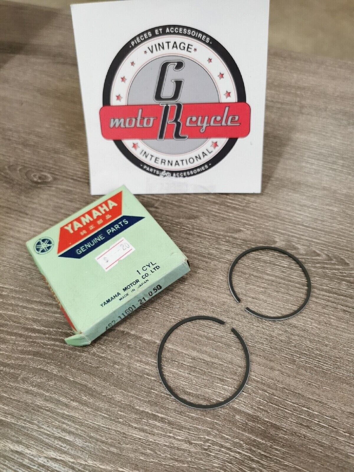 NOS YAMAHA YZ80 1975 PISTON RING SET 0.25 492-11601-21 Y51