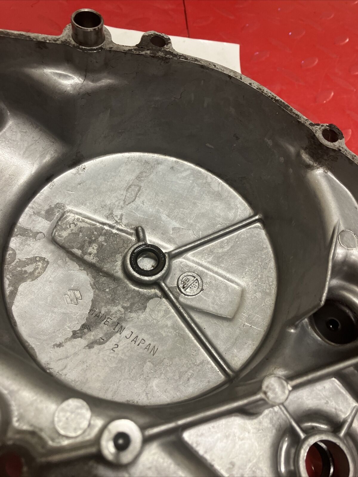 Suzuki RV125 1975 right crankcase clutch cover