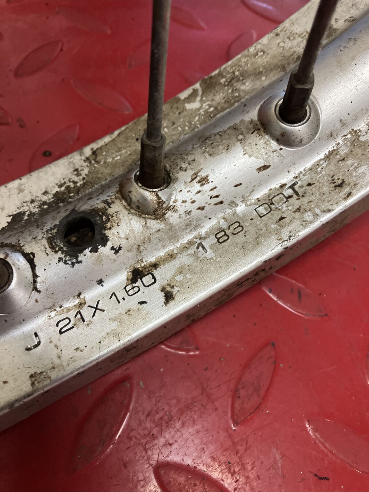 Yamaha IT250 1983 front wheel rim hub