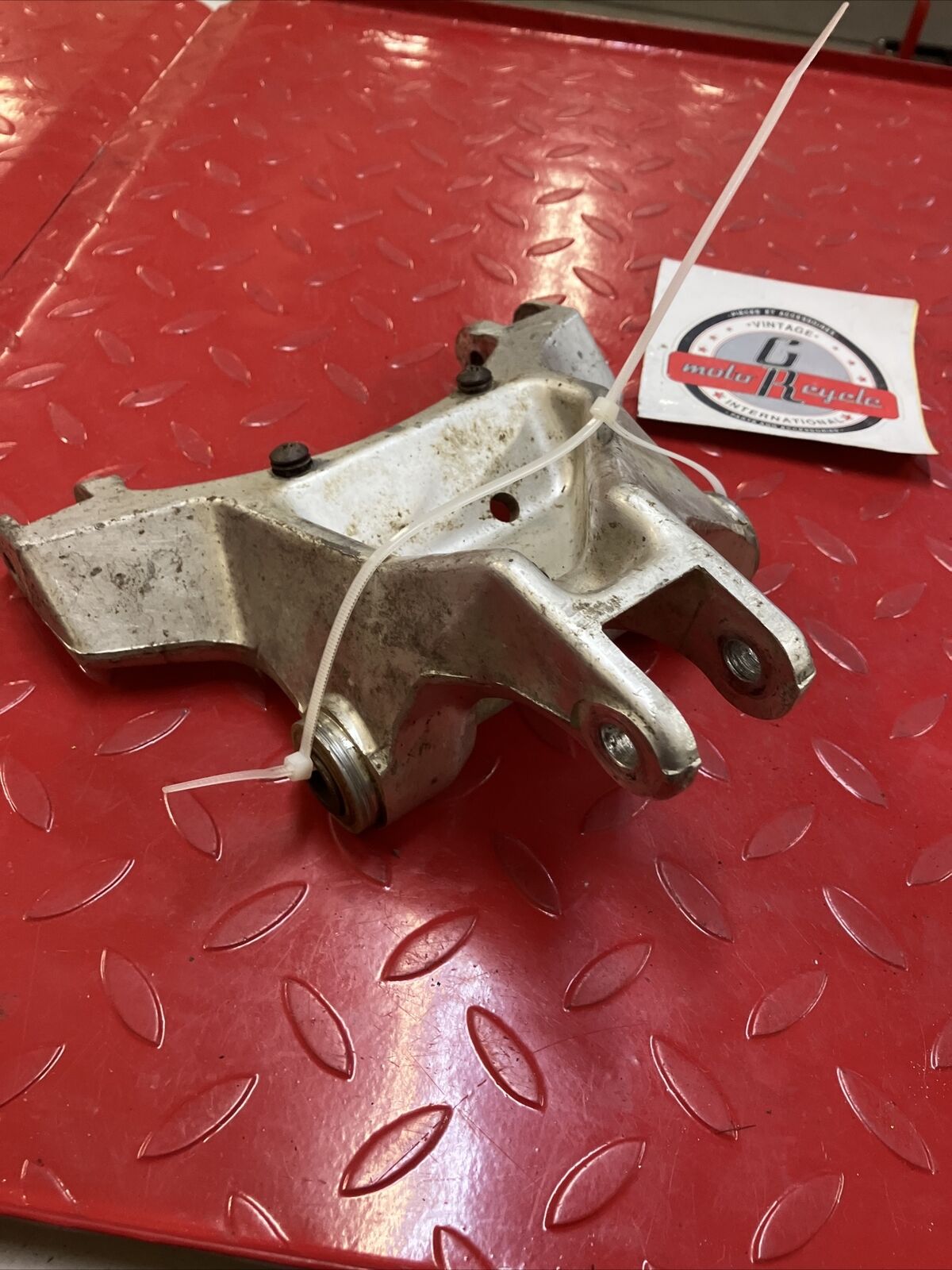 Suzuki RM125 1985 swingarm linkage cushion lever dogbone 1984 2