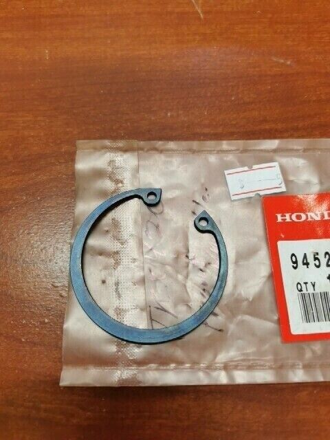 NOS Honda TRX300 TRX350 TRX400 TRX420 CIRCLIP INTERN 50MM 94520-50000 H103