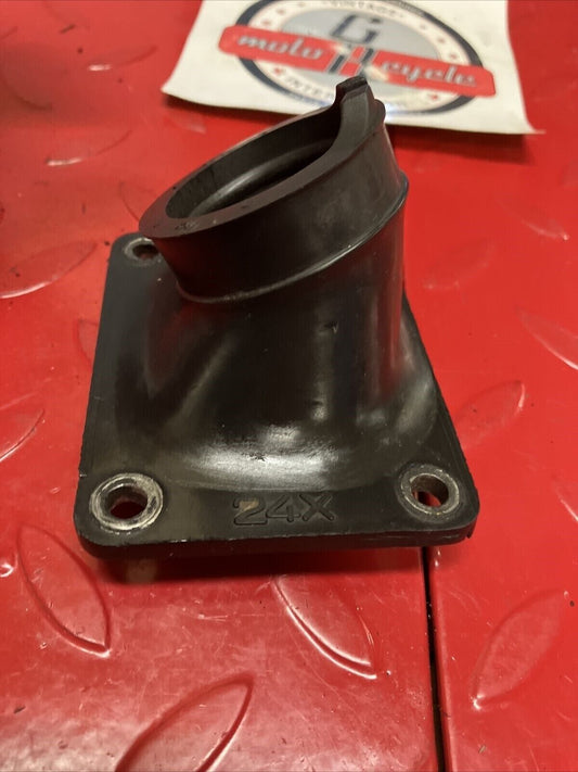 Yamaha YZ125 1983 intake manifold joint carburetor