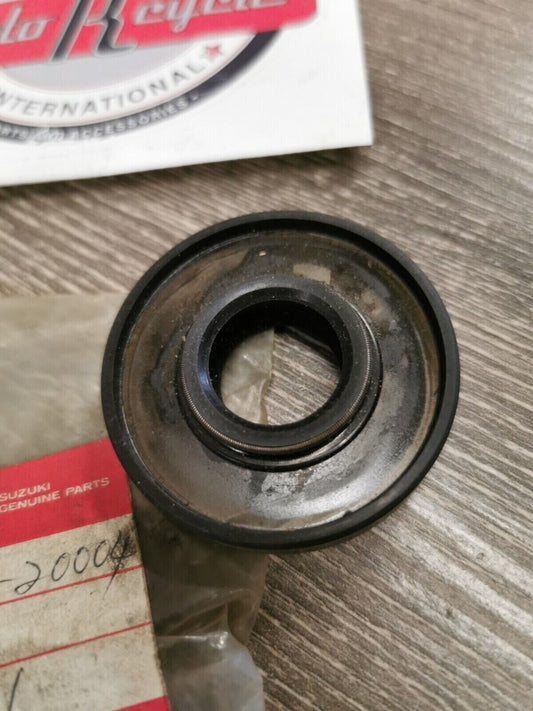 NOS SUZUKI T90 T125 OIL SEAL MIDDLE CRANKSHAFT 09289-20004 S24