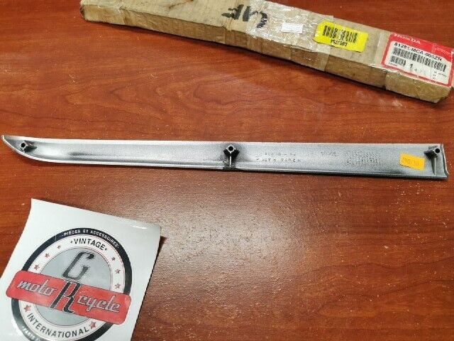 NOS Honda GL1800 RIGHT SADDLEBAG MOLDING 81281-MCA-000ZR H106