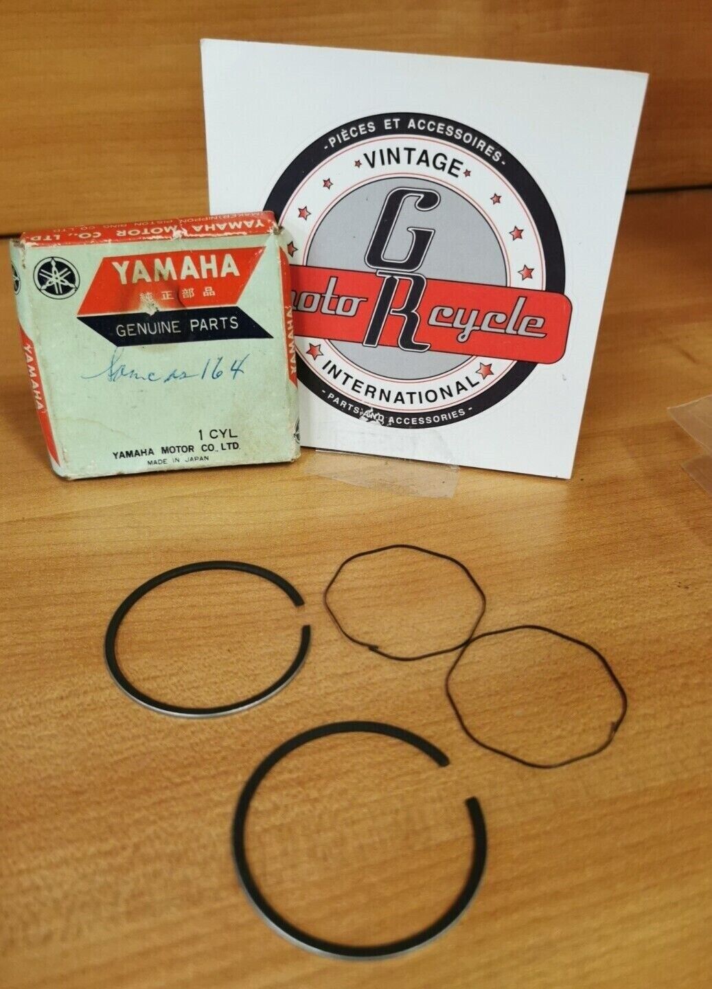 NOS YAMAHA CS2 1968 PISTON RING SET STD 237-11601-00-00 Y48