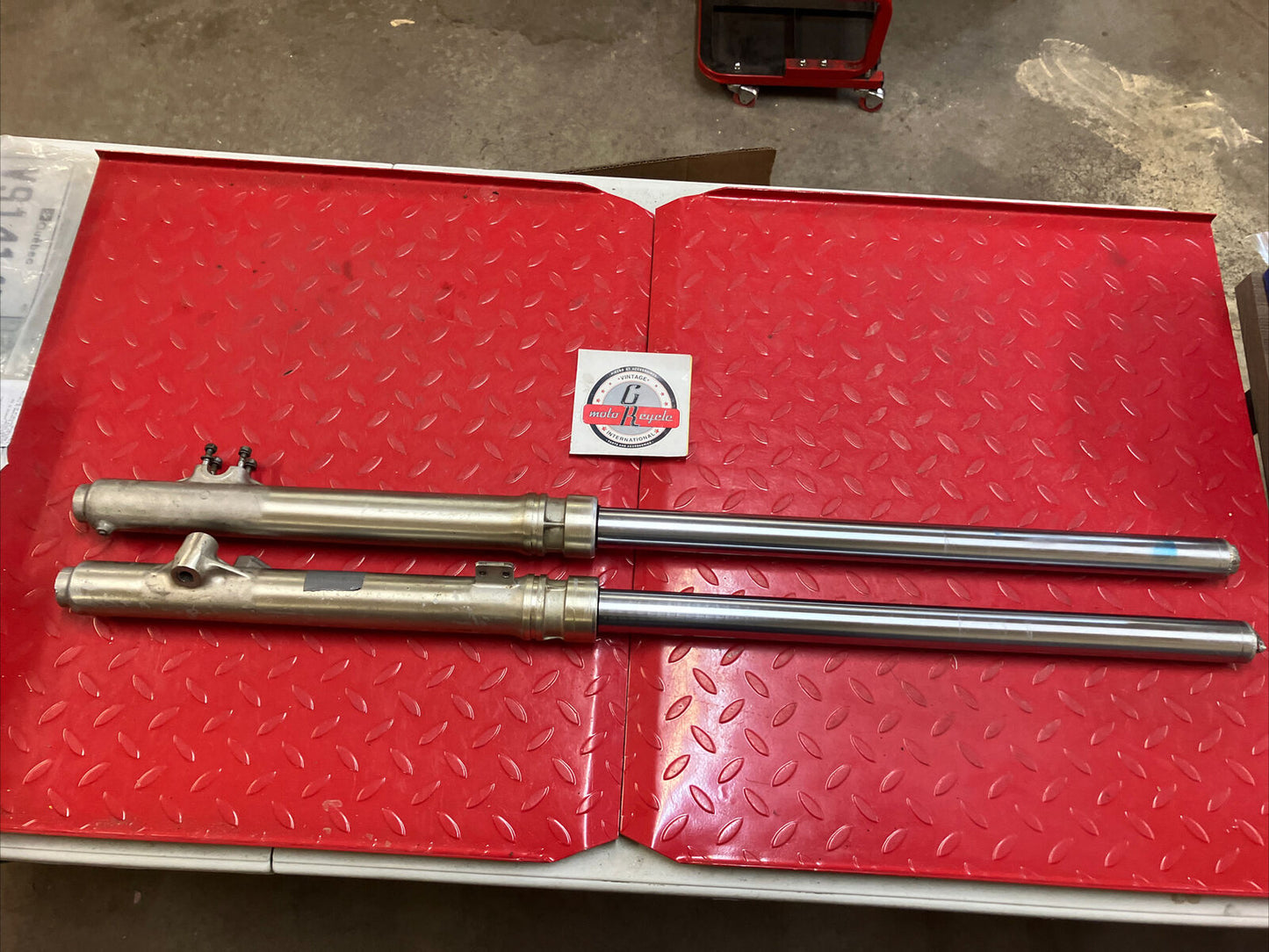 Honda CR125R 1981 left right front forks