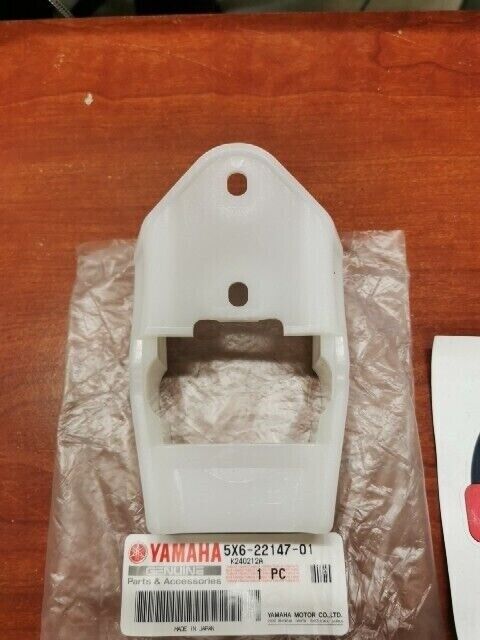 NEW NOS Yamaha TT600 IT175 YZ490 YZ125 YZ250 CHAIN SLIDER 5X6-22147-01-00 Y87